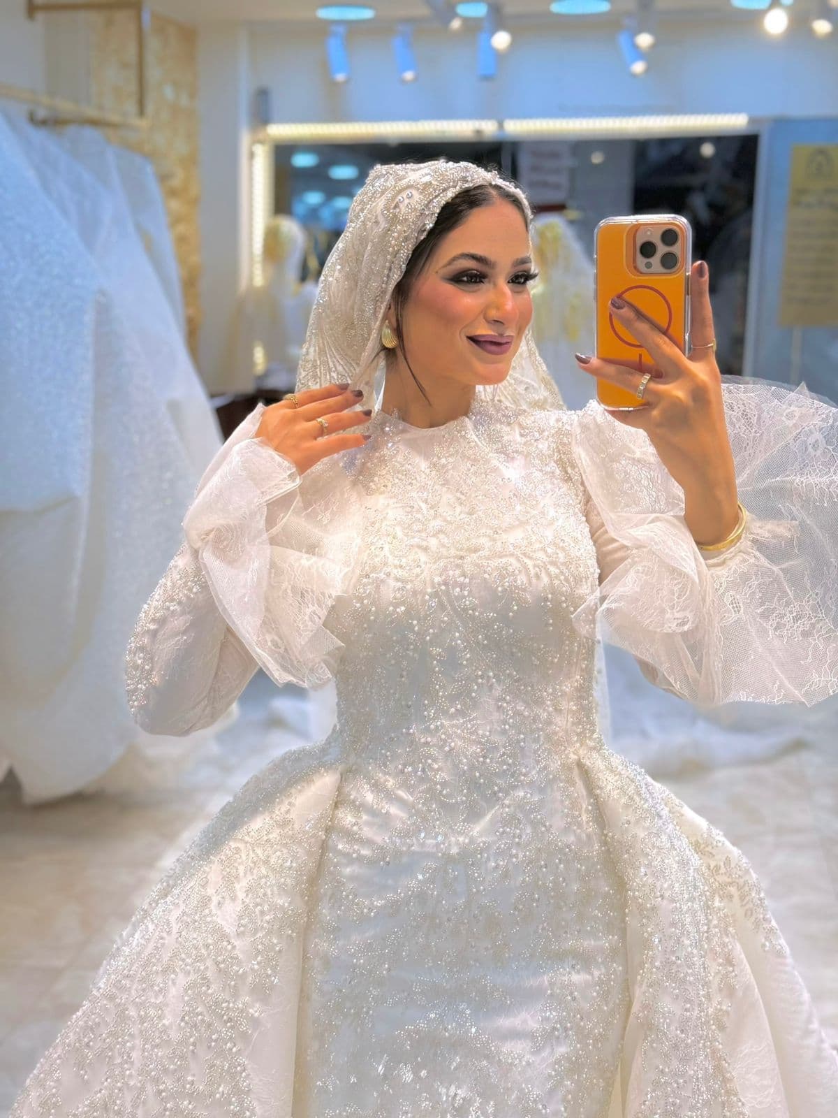 فستان زفاف شامبين مطرز يدويًا – تصميم صك بتو لوك مع أكستنشن خلفي